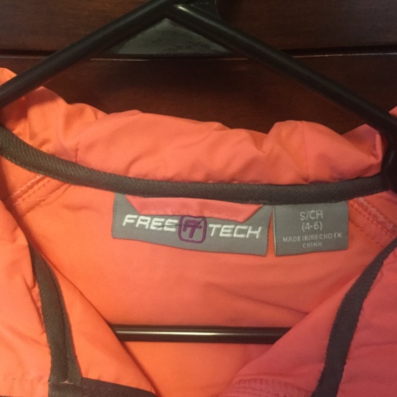 Free Tech Lightweight Puffer Jacket - Picture 2 of 3